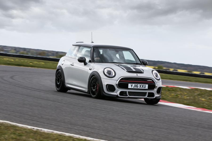  Mini John Cooper Works Challenge Edition 2016 года  (UK) (фото 8 из 18)